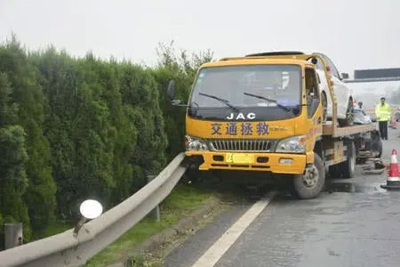 安庆附近的道路救援 救援拖车服务